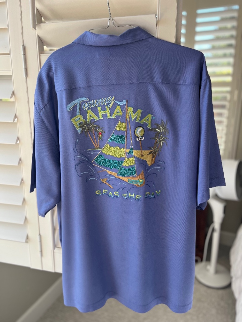 Tommy Bahama Men’s XL 100% Silk Embroidered “Seas the Day” Shirt